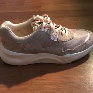 Women’s UGG sneaker - rose gold